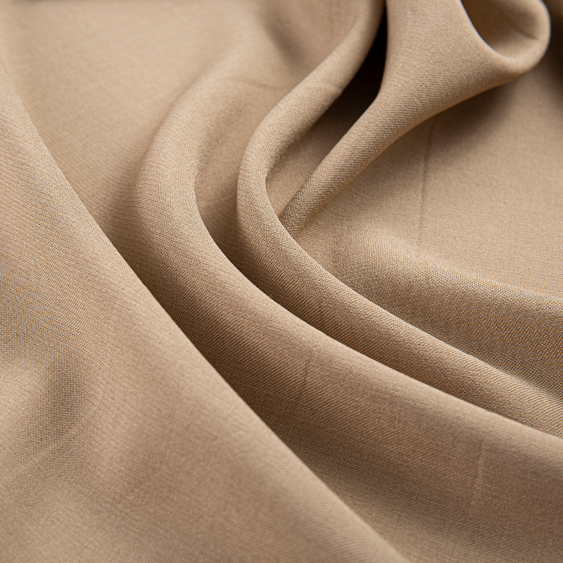 DS675 221GSM Imitation acétate Lelis 2/2 tissu Polyester sergé marron clair pour vêtements et pantalons décontractés d'affaires